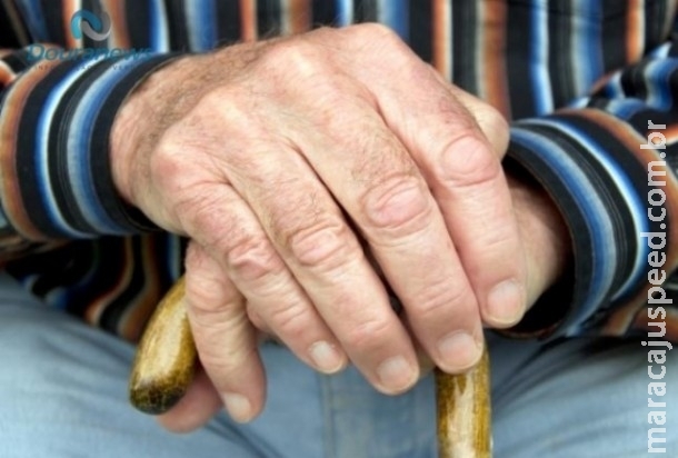 Homem de 74 anos morre em hospital após ser atropelado por moto Homem de 74 anos morre em hospital após ser atropelado por moto