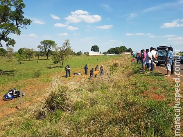 Jovem perde controle de moto BMW e morre ao sair da pista na MS-135 Jovem perde controle de moto BMW e morre ao sair da pista na MS-135