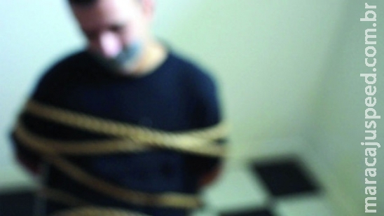 Jovem relata ter sido sequestrado por grupo armado para ter carro levado