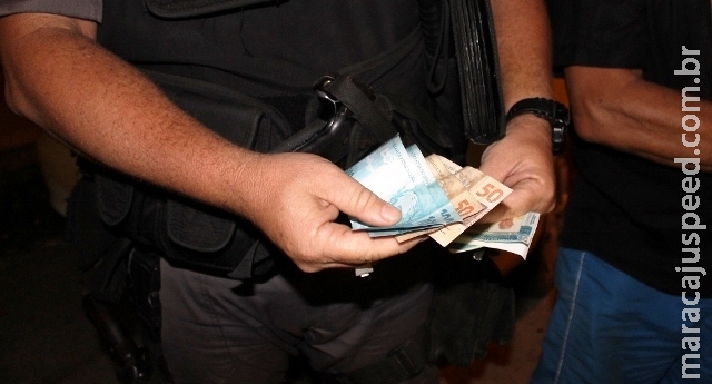 Motociclista é preso depois de oferecer R$ 3,5 mil a guardas para escapar