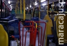 Mulher é perseguida e atingida por quatro tiros dentro de ônibus