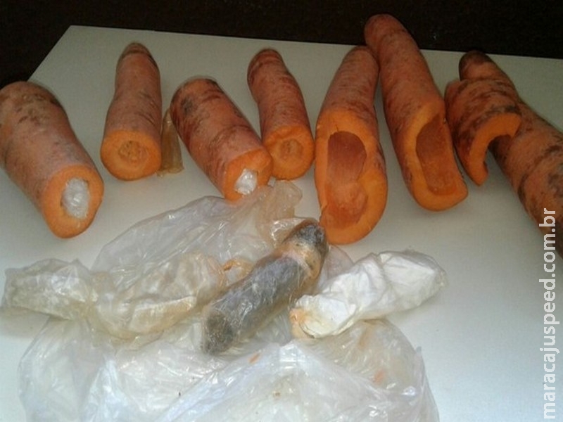 Parentes de detentos são flagrados ao tentar entrar em cadeia com cenouras 