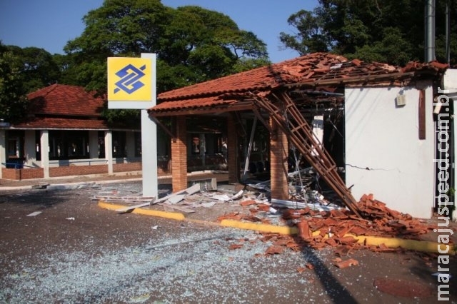 Polícia segue “rastros” de quadrilha que explodiu caixas no Laucídio Coelho Polícia segue “rastros” de quadrilha que explodiu caixas no Laucídio Coelho