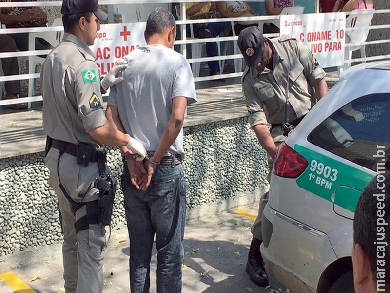 Servidor público é preso suspeito de abusar de menina dentro de ônibus