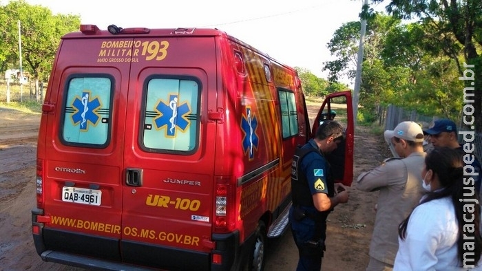 Suspeito é algemado a moto até ser levado para delegacia em Campo Grande