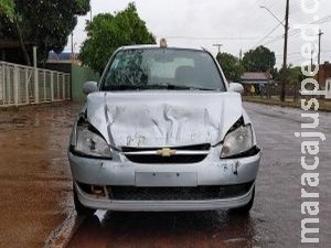 Taxista é feito refém por trio e colocado em porta-malas de veículo Taxista é feito refém por trio e colocado em porta-malas de veículo