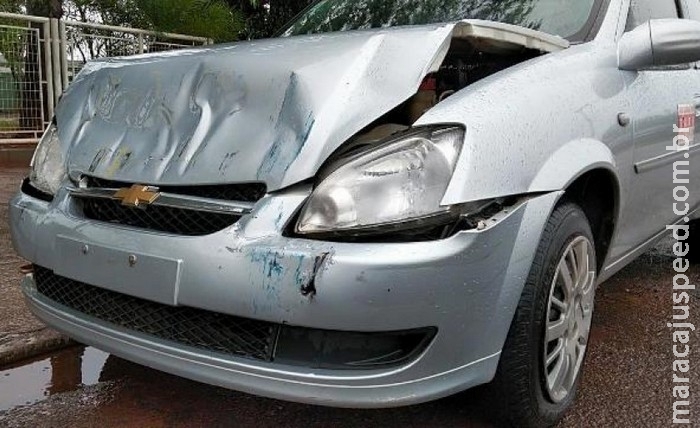 Taxista é sequestrado, amarrado e colocado no porta-malas de carro Taxista é sequestrado, amarrado e colocado no porta-malas de carro