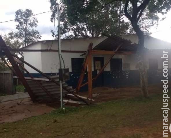 Temporal deixou casas destelhadas e moradores sem energia elétrica em MS