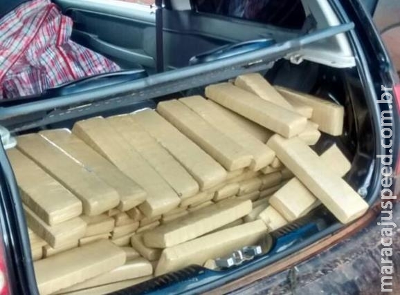 Traficante foge da PRF, bate em pedágio e abandona quase 1 t de maconha