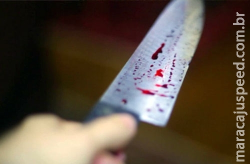 Após esfaquear irmão 14 vezes, homem se esconde em cemitério