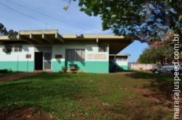 Bandidos armados com pistola cercam amigos na saída de bar e roubam camionete