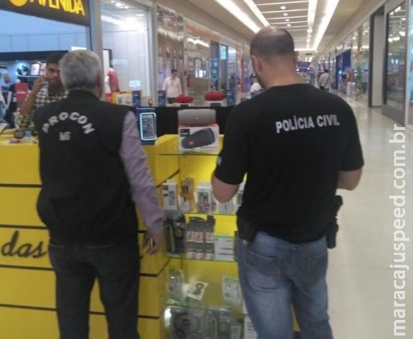 Caixas de som piratadeadas eram vendidas em shopping por R$ 400 Caixas de som piratadeadas eram vendidas em shopping por R$ 400