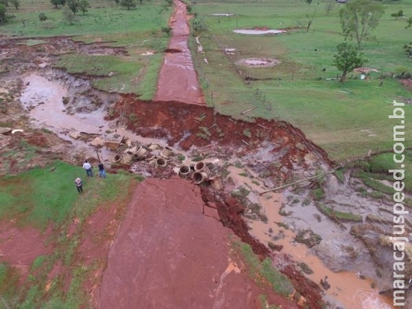 Chuva causa erosões no interior e alagamentos em Campo Grande