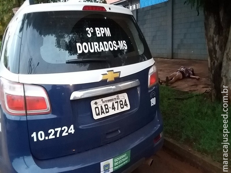 Colegas reconhecem travesti assassinada com 9 facadas