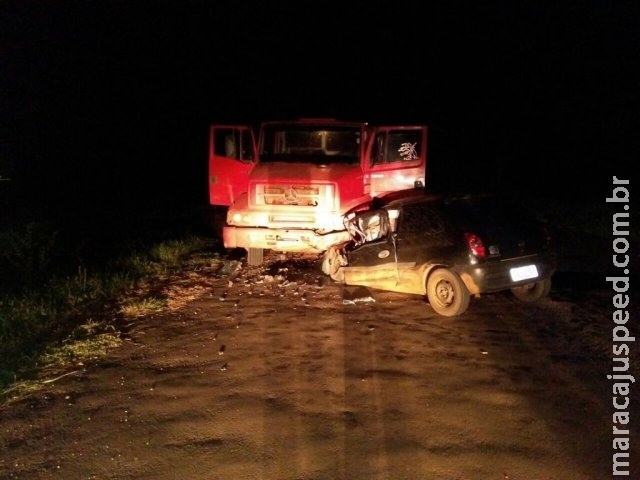 Colisão frontal entre carro e caminhão mata duas pessoas na MS-339 Colisão frontal entre carro e caminhão mata duas pessoas na MS-339