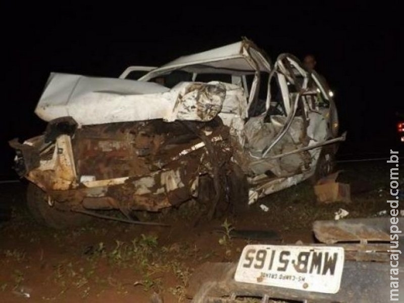Condutor de carro morre após colidir veículo com carreta na BR-163