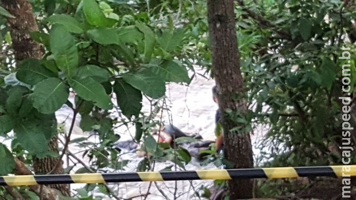 Corpo decapitado, com mãos e pés amarrados é encontrado em cachoeira