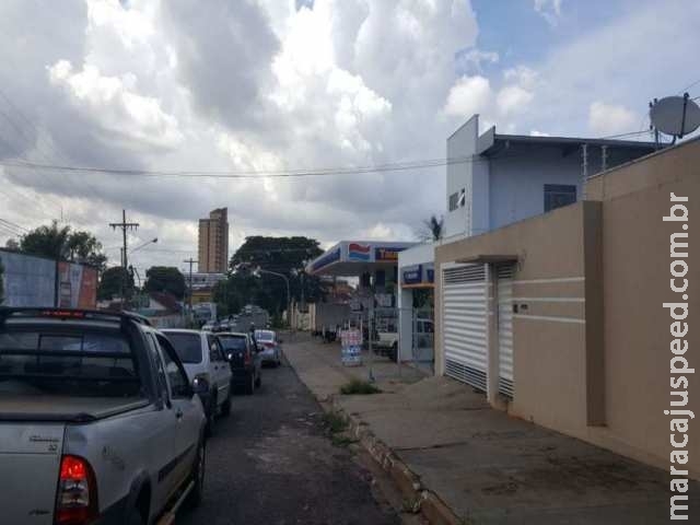 Custando quase R$ 4,00 preço da gasolina desagrada e previsão é de aumento Custando quase R$ 4,00 preço da gasolina desagrada e previsão é de aumento