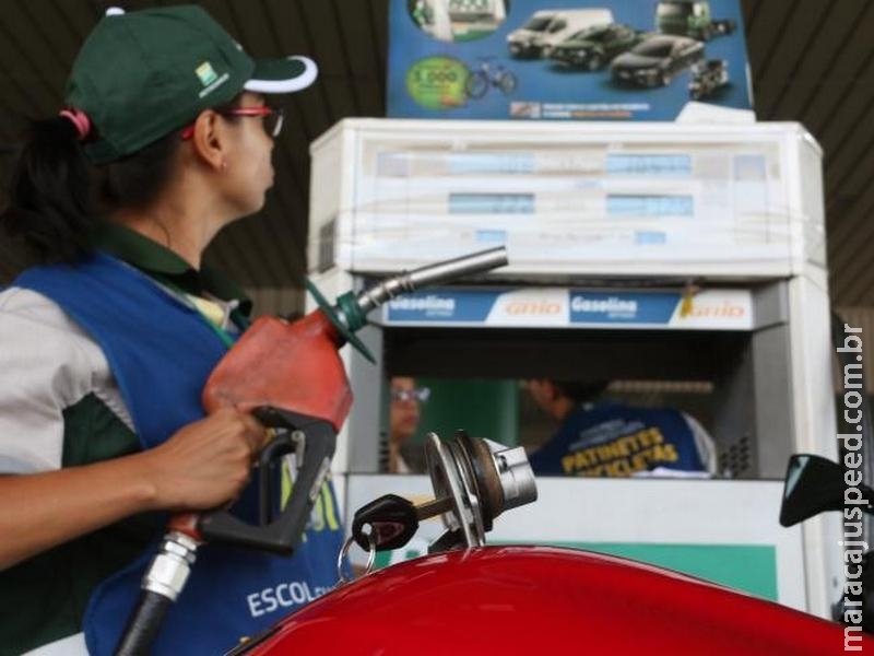 Em dois dias, Petrobras aumenta em R$ 7% o preço da gasolina nas refinarias Em dois dias, Petrobras aumenta em R$ 7% o preço da gasolina nas refinarias