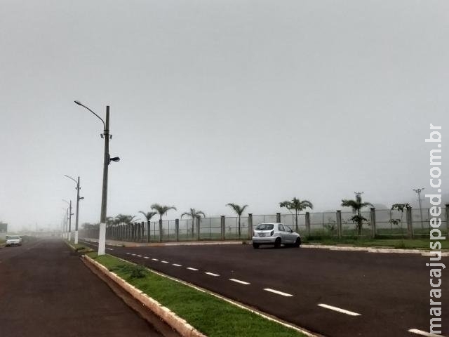 Forte neblina cobre cidade e dia deve ser nublado com chuva à tarde Forte neblina cobre cidade e dia deve ser nublado com chuva à tarde