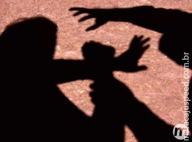 Funcionária discute com mãe do patrão e acaba agredida por ele Funcionária discute com mãe do patrão e acaba agredida por ele
