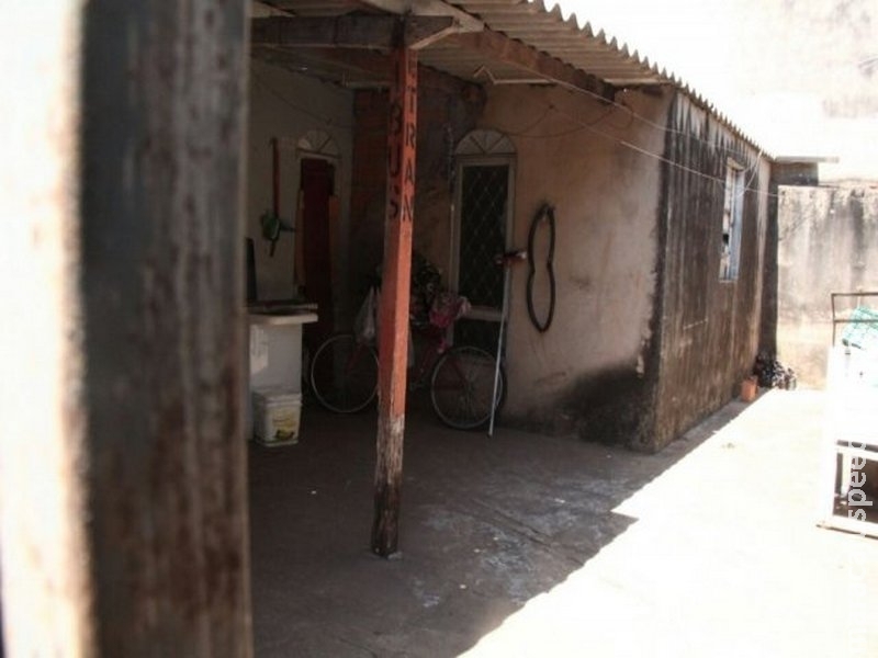 Homem é preso em flagrante depois de destruir e atear fogo na casa da ex