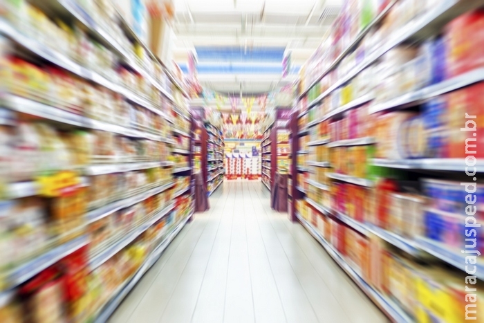 Jovem de 21 anos é baleado nas costas depois de discutir em conveniência