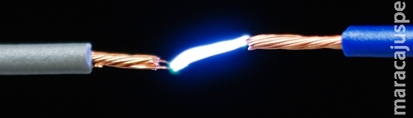 Jovem leva choque de 13 mil volts enquanto trabalhava em obra de sobrado Jovem leva choque de 13 mil volts enquanto trabalhava em obra de sobrado