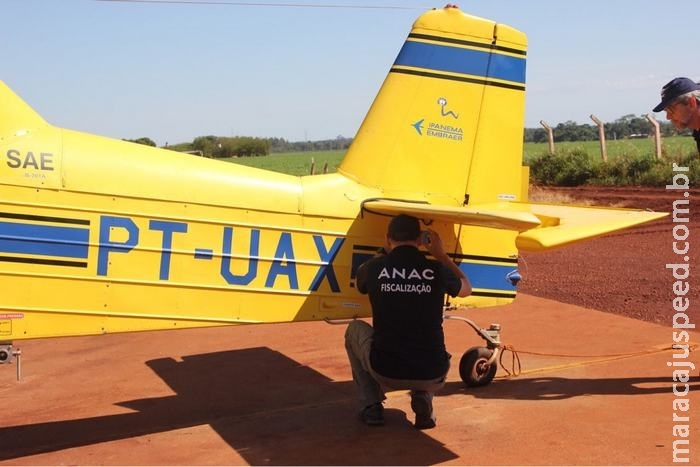 Mecânicos de carro foram flagrados fazendo manutenção de aeronave em MS Mecânicos de carro foram flagrados fazendo manutenção de aeronave em MS