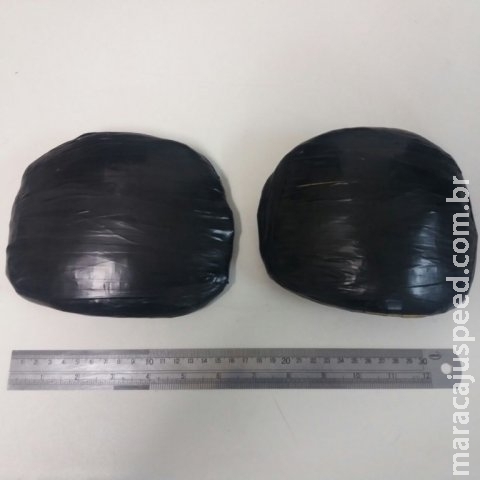 Mulher de 36 anos é presa com pasta base escondida no sutiã