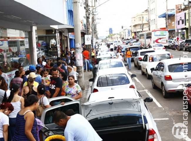 Negociação mantém indefinido horário especial do comércio no Natal Negociação mantém indefinido horário especial do comércio no Natal