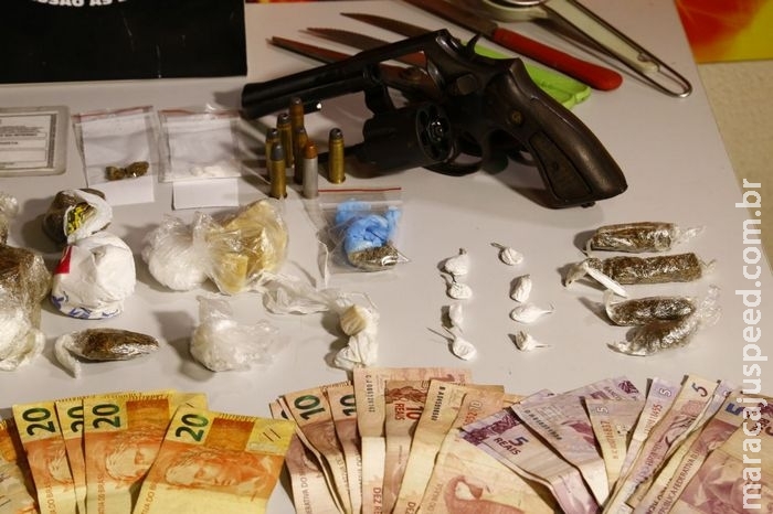 Para despistar, traficante escondia droga em bermuda pendurada no varal 