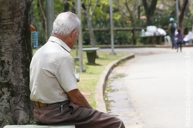 Reforma mantém idade mínima de 65 para homens e 62 para mulheres