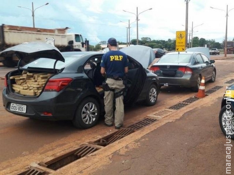 Traficante abandona carga de maconha, mas batedores são presos