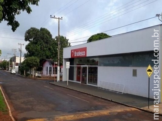 Bandidos invadem banco, abrem cofre e roubam cerca de R$ 200 mil