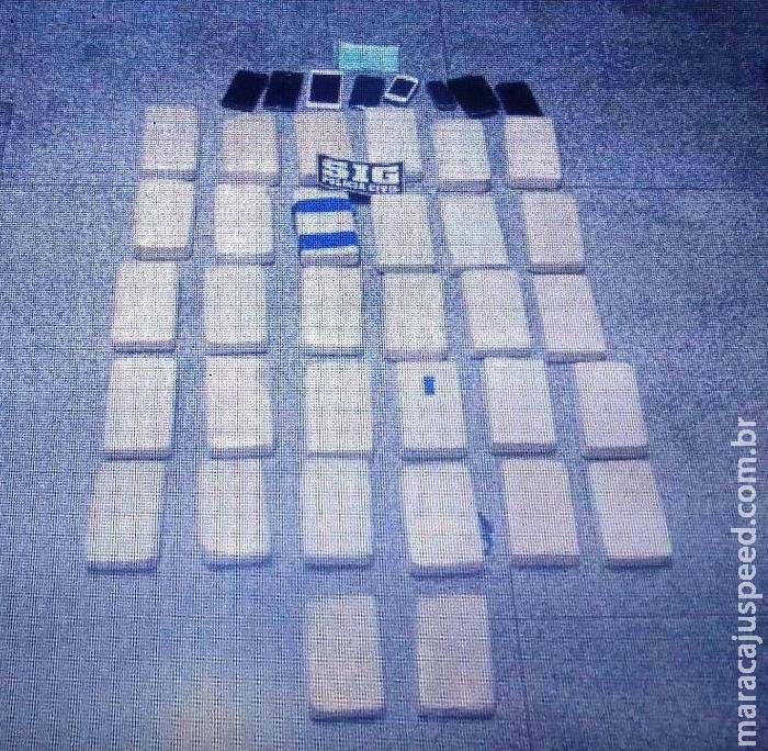 Dois são presos com carro de luxo e meio milhão de reais em cocaína pura