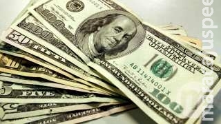 Dólar sobe e fecha a R$ 3,30 em dia de agenda esvaziada Dólar sobe e fecha a R$ 3,30 em dia de agenda esvaziada
