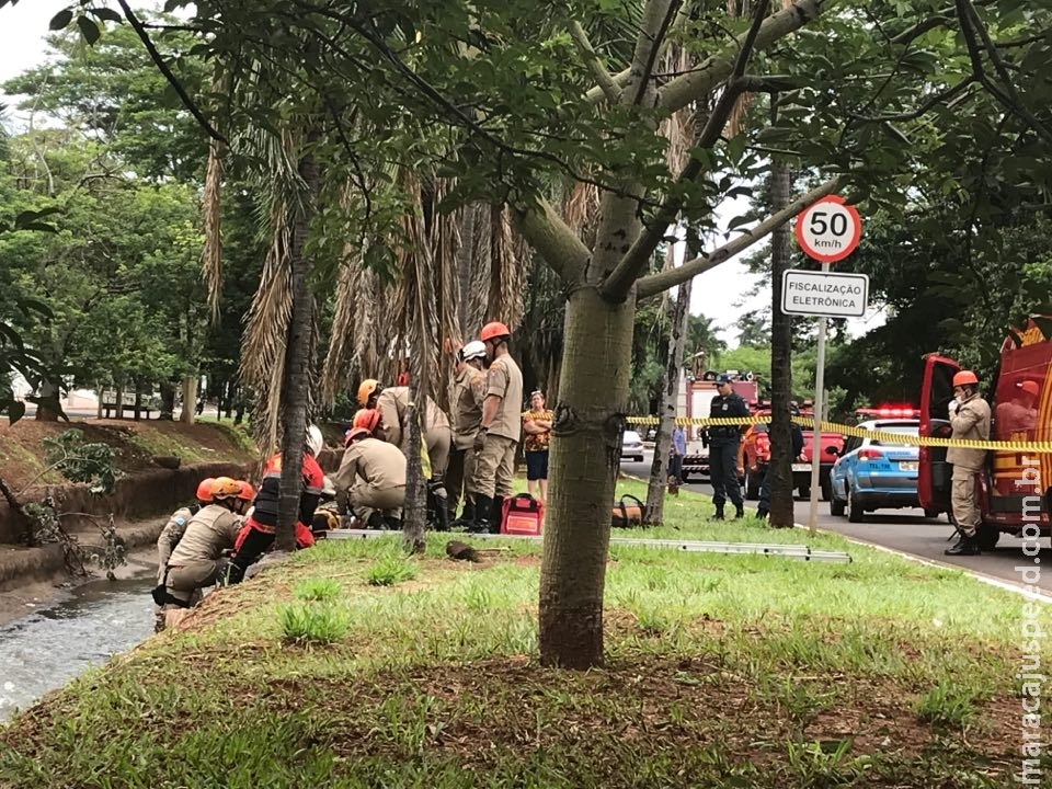 Em tratamento psiquiátrico, paciente tenta atravessar e cai no córrego Prosa Em tratamento psiquiátrico, paciente tenta atravessar e cai no córrego Prosa