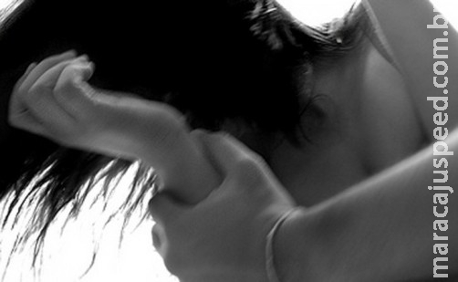 Esposa mantida presa em casa consegue fugir após seis dias de agressões