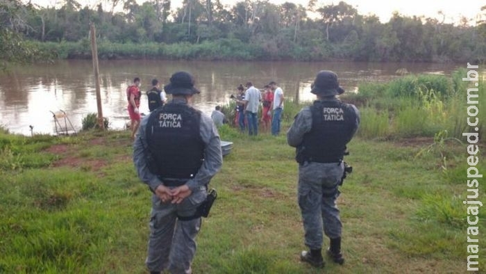 Homem encontrado morto estava acorrentado e jogado no rio Dourados