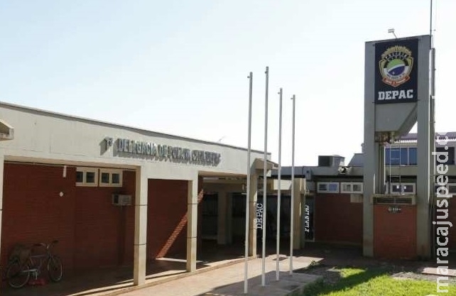 Homem invade casa de ex e tenta se matar com faca na frente dela