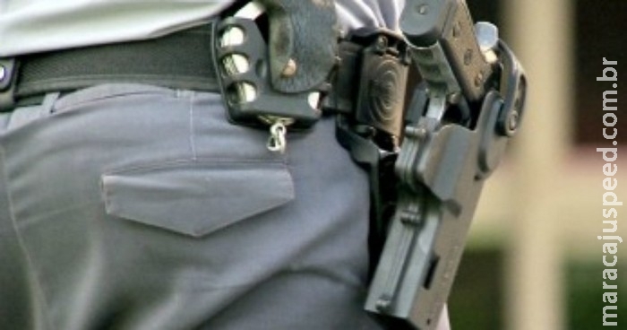 Homem procura a polícia e diz que irmão foi espancado por PMs durante abordagem Homem procura a polícia e diz que irmão foi espancado por PMs durante abordagem