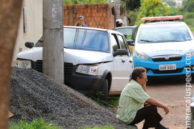 Motorista sem cinto de segurança fica ferido em colisão no Tijuca 2