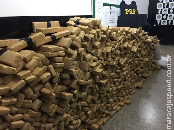 PRF barra 1 tonelada de droga que seguia para Brasília PRF barra 1 tonelada de droga que seguia para Brasília