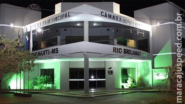 Vereadores de Rio Brilhante aprovam 13º e férias remuneradas para eles mesmos Vereadores de Rio Brilhante aprovam 13º e férias remuneradas para eles mesmos
