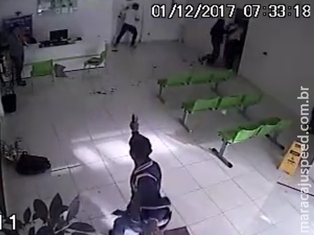 VÍDEO: assista ao momento que atirador invade Pax e fere duas pessoas