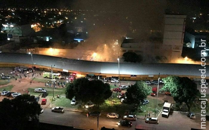 VÍDEO: incêndio destrói lojas em centro comercial na divisa entre Brasil e Paraguai