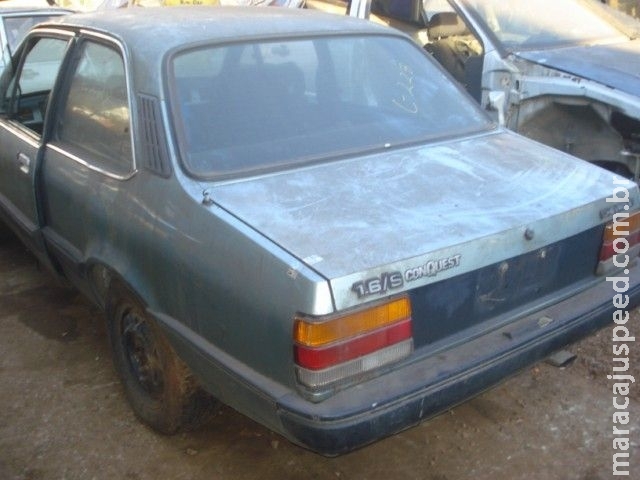Bêbado, motorista tenta fugir em Chevette, mas é alcançado por viatura e preso Bêbado, motorista tenta fugir em Chevette, mas é alcançado por viatura e preso
