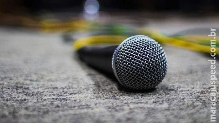 Cantor é morto a tiros enquanto se apresentava em festa de Ano Novo