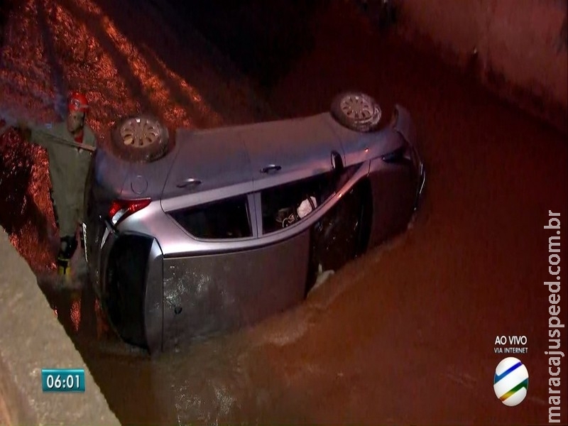  Carro com duas pessoas cai em córrego de MS e motorista diz que estava cansado